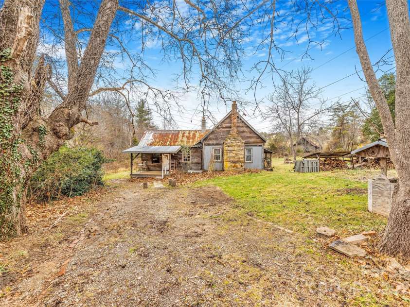 1 Mustang Drive, Leicester, NC 28748.  MLS# CAR4327824, YatesRealty ID 6015. No damage during Helene.