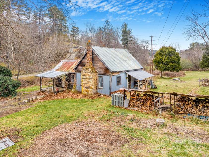 1 Mustang Drive, Leicester, NC 28748.  MLS# CAR4327824, YatesRealty ID 6015. Sweet setting