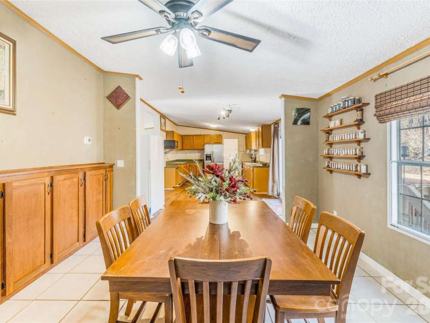 140 Crows nest Road, Hendersonville, NC 28791.  MLS# CAR4331397, YatesRealty ID 6016. 