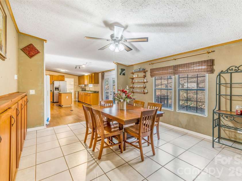 140 Crows nest Road, Hendersonville, NC 28791.  MLS# CAR4331397, YatesRealty ID 6016. Dining room - Open to kitchen 