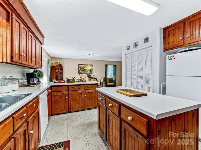 29 Tall Oaks Road, Candler, NC 28715.  MLS# CAR4163907, YatesRealty ID 6016. 