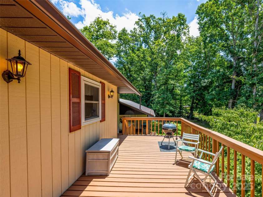 29 Tall Oaks Road, Candler, NC 28715.  MLS# CAR4163907, YatesRealty ID 6016. 