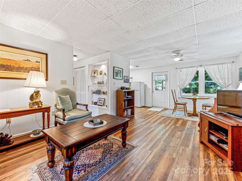 29 Tall Oaks Road, Candler, NC 28715.  MLS# CAR4163907, YatesRealty ID 6016. 