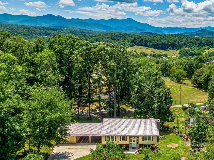 29 Tall Oaks Road, Candler, NC 28715.  MLS# CAR4163907, YatesRealty ID 6016. 
