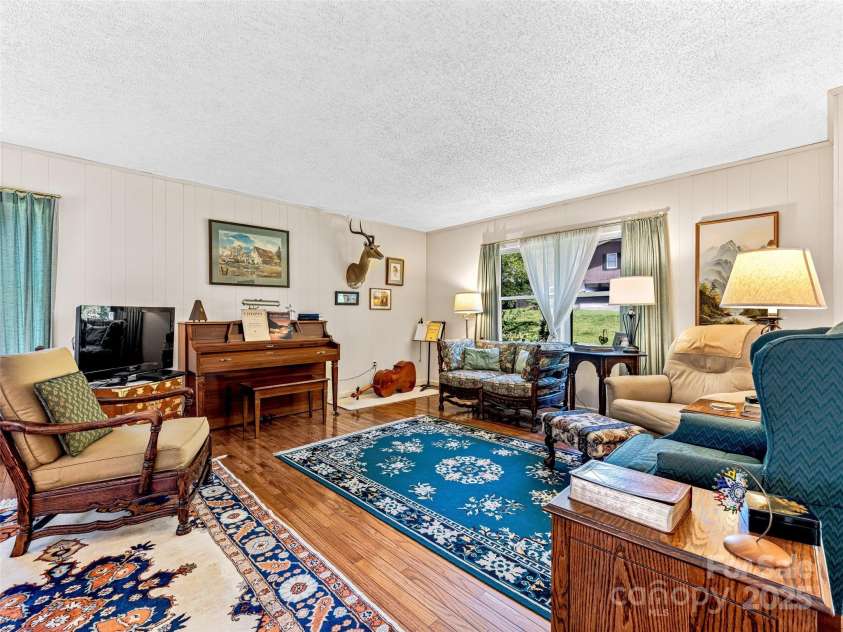 29 Tall Oaks Road, Candler, NC 28715.  MLS# CAR4163907, YatesRealty ID 6016. 
