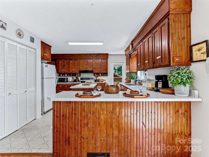 29 Tall Oaks Road, Candler, NC 28715.  MLS# CAR4163907, YatesRealty ID 6016. Excellent open kitchen and bar for entertaining!
