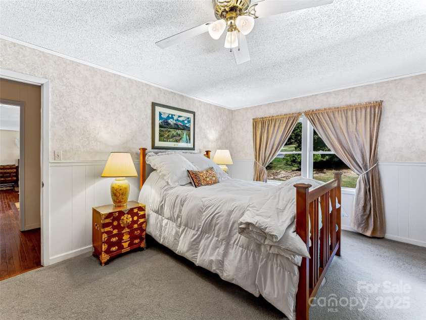 29 Tall Oaks Road, Candler, NC 28715.  MLS# CAR4163907, YatesRealty ID 6016. Spacious light and airy Primary bedroom
