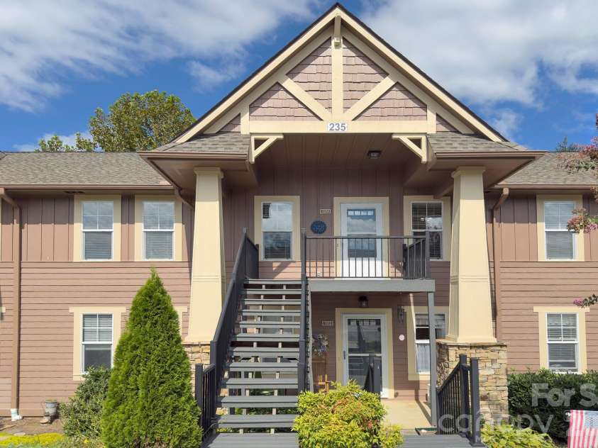 1104 Deermouse Way, Hendersonville, NC 28792.  MLS# CAR4296698, YatesRealty ID 6018. 