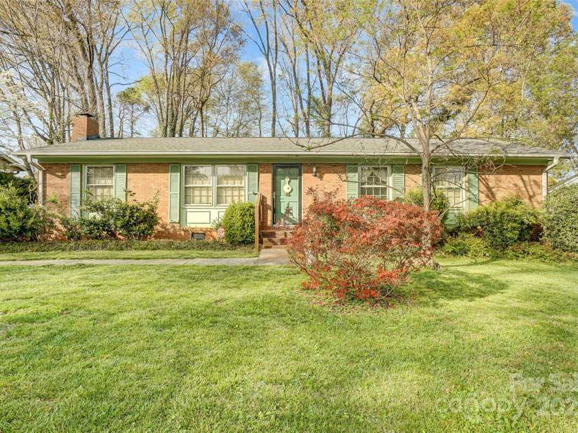 7000 David Avenue, Charlotte, NC 28214.  MLS# CAR4242117, YatesRealty ID 6018. 