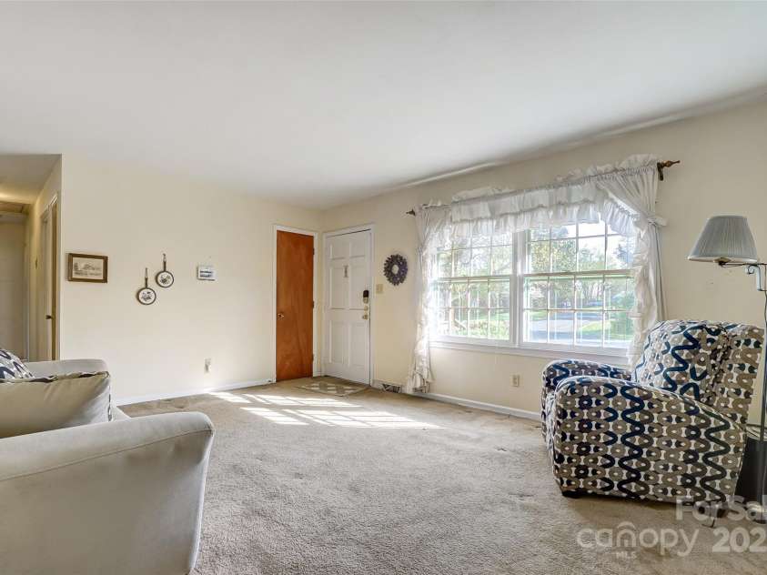 7000 David Avenue, Charlotte, NC 28214.  MLS# CAR4242117, YatesRealty ID 6018. 