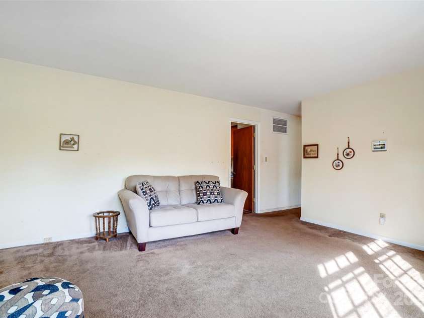 7000 David Avenue, Charlotte, NC 28214.  MLS# CAR4242117, YatesRealty ID 6018. 