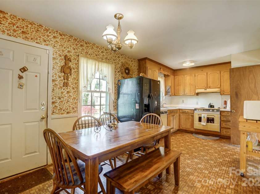 7000 David Avenue, Charlotte, NC 28214.  MLS# CAR4242117, YatesRealty ID 6018. 