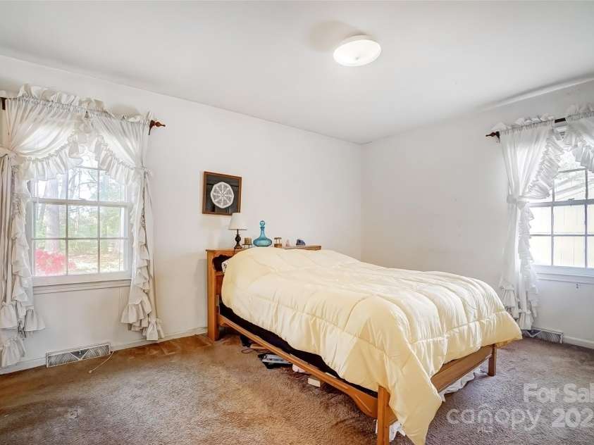 7000 David Avenue, Charlotte, NC 28214.  MLS# CAR4242117, YatesRealty ID 6018. 