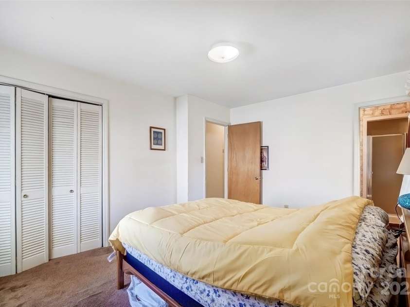 7000 David Avenue, Charlotte, NC 28214.  MLS# CAR4242117, YatesRealty ID 6018. 