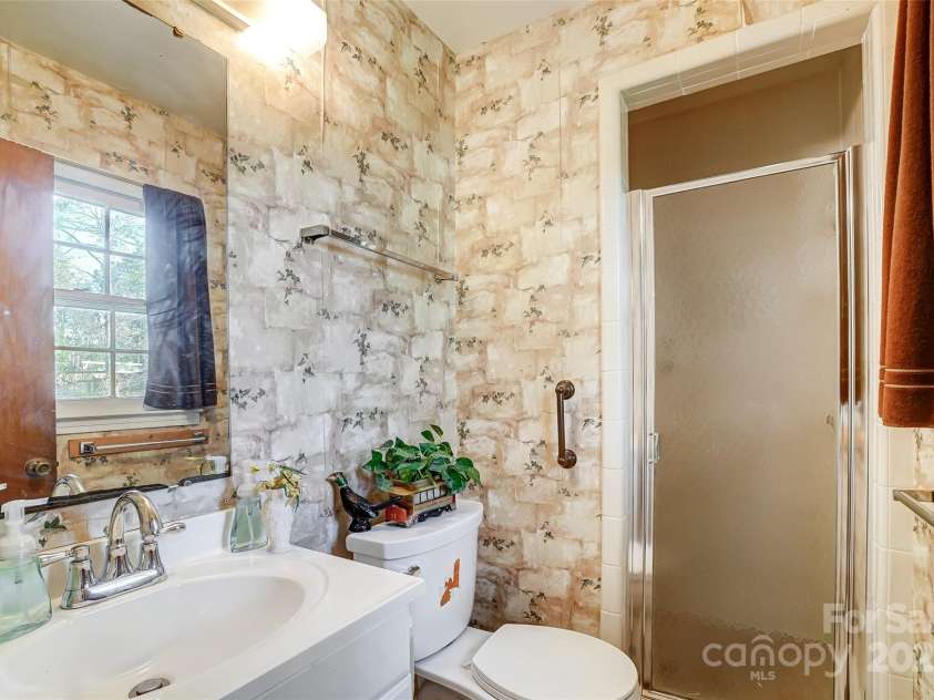 7000 David Avenue, Charlotte, NC 28214.  MLS# CAR4242117, YatesRealty ID 6018. 