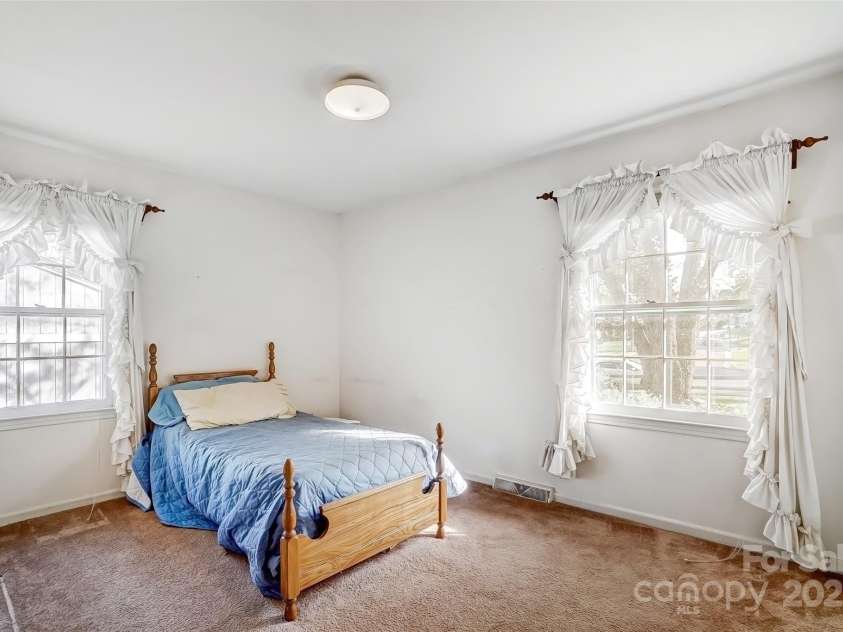 7000 David Avenue, Charlotte, NC 28214.  MLS# CAR4242117, YatesRealty ID 6018. 