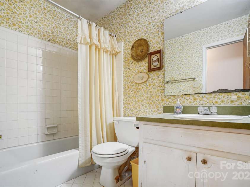 7000 David Avenue, Charlotte, NC 28214.  MLS# CAR4242117, YatesRealty ID 6018. 