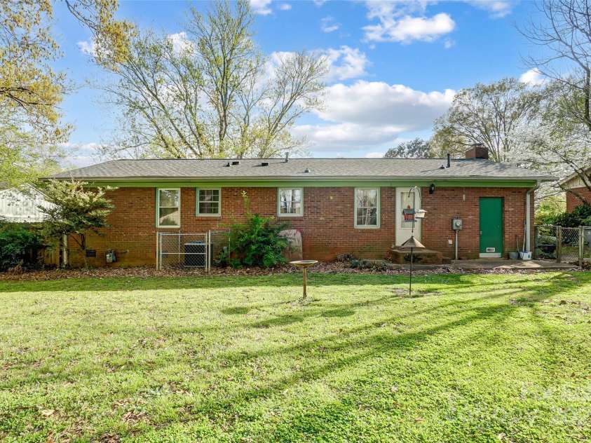 7000 David Avenue, Charlotte, NC 28214.  MLS# CAR4242117, YatesRealty ID 6018. 