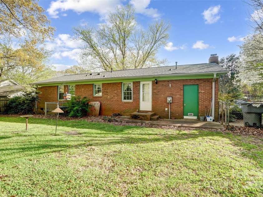7000 David Avenue, Charlotte, NC 28214.  MLS# CAR4242117, YatesRealty ID 6018. 