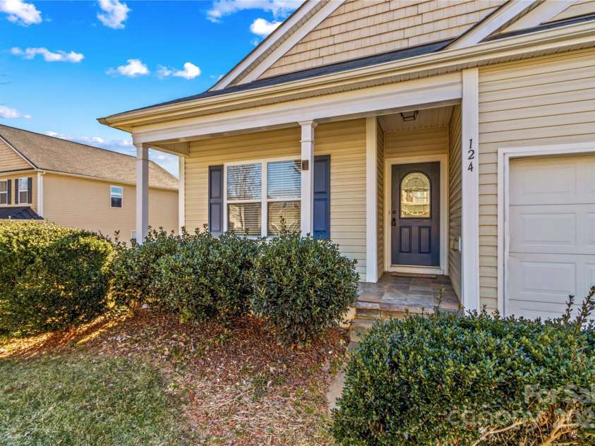 124 Zolder Lane, Mooresville, NC 28117.  MLS# CAR4213674, YatesRealty ID 6019. 124 Zolder Front Porch
