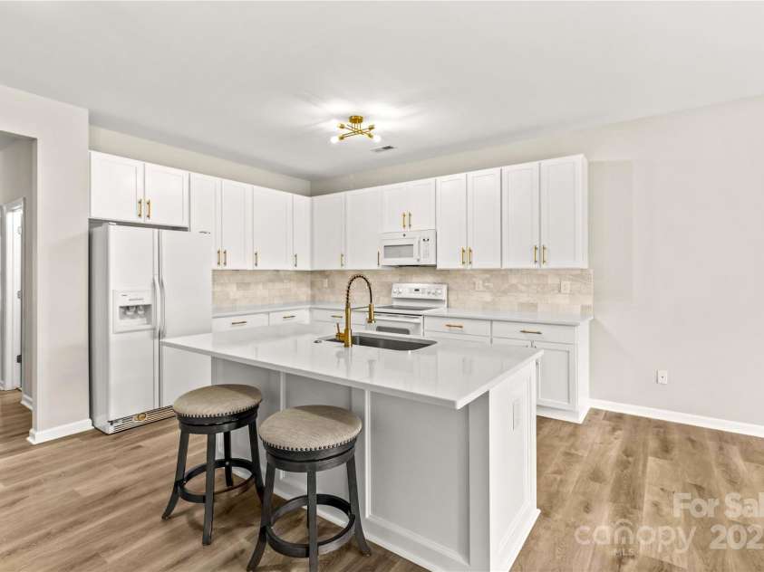 124 Zolder Lane, Mooresville, NC 28117.  MLS# CAR4213674, YatesRealty ID 6019. Kitchen and island eating bar