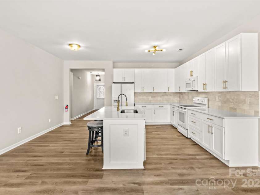 124 Zolder Lane, Mooresville, NC 28117.  MLS# CAR4213674, YatesRealty ID 6019. Kitchen, entry