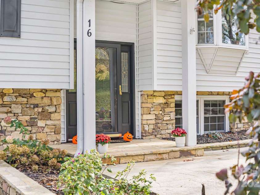 16 Woodfield Road, Arden, NC 28704.  MLS# CAR4316013, YatesRealty ID 602. 