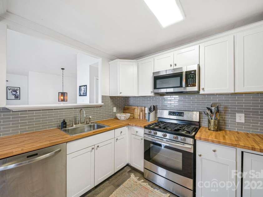 16 Woodfield Road, Arden, NC 28704.  MLS# CAR4316013, YatesRealty ID 602. 