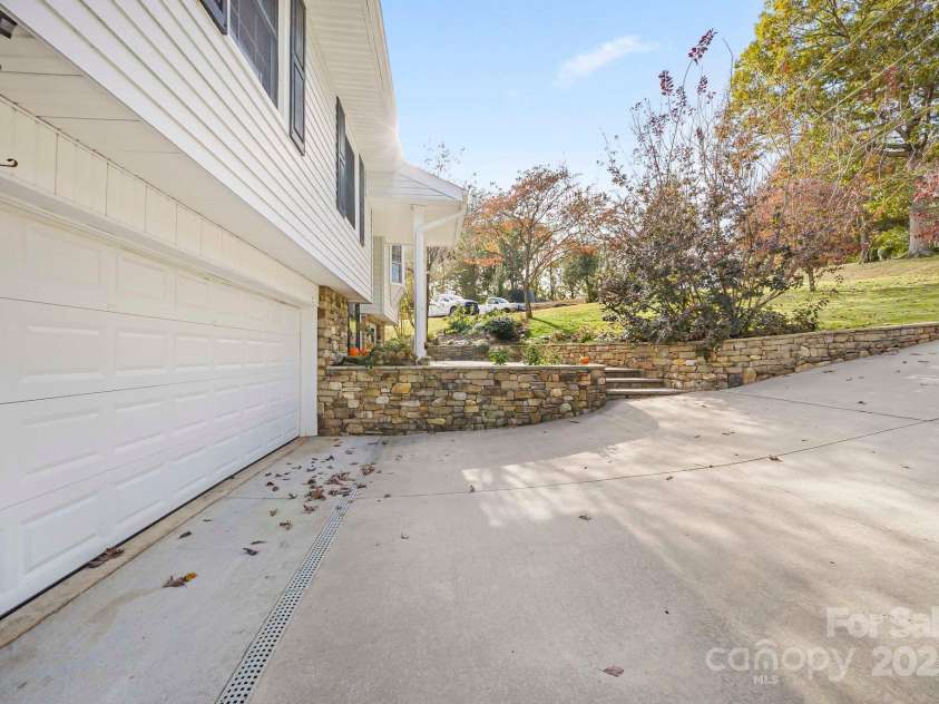 16 Woodfield Road, Arden, NC 28704.  MLS# CAR4316013, YatesRealty ID 602. 