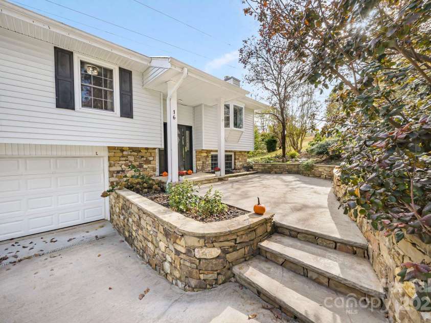 16 Woodfield Road, Arden, NC 28704.  MLS# CAR4316013, YatesRealty ID 602. 