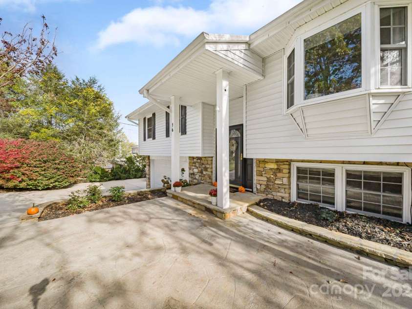 16 Woodfield Road, Arden, NC 28704.  MLS# CAR4316013, YatesRealty ID 602. 