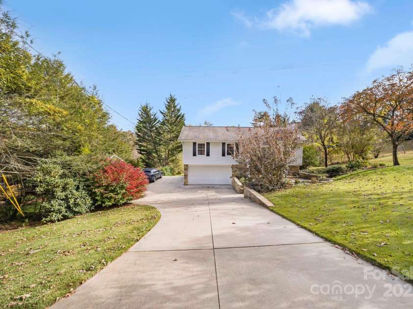 16 Woodfield Road, Arden, NC 28704.  MLS# CAR4316013, YatesRealty ID 602. 