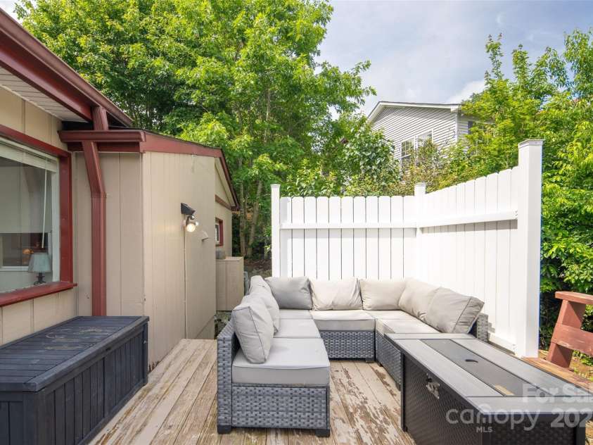 335 Snowshoe Loop, Newland, NC 28657.  MLS# CAR4290486, YatesRealty ID 602. 