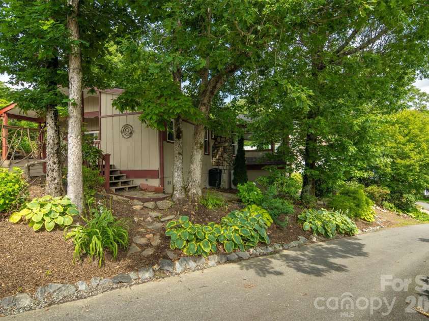335 Snowshoe Loop, Newland, NC 28657.  MLS# CAR4399483, YatesRealty ID 602. 