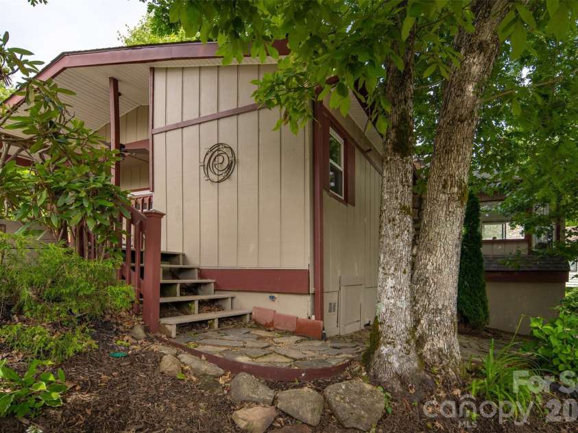 335 Snowshoe Loop, Newland, NC 28657.  MLS# CAR4399483, YatesRealty ID 602. 
