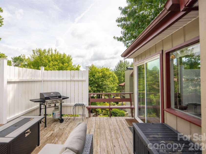 335 Snowshoe Loop, Newland, NC 28657.  MLS# CAR4399483, YatesRealty ID 602. 