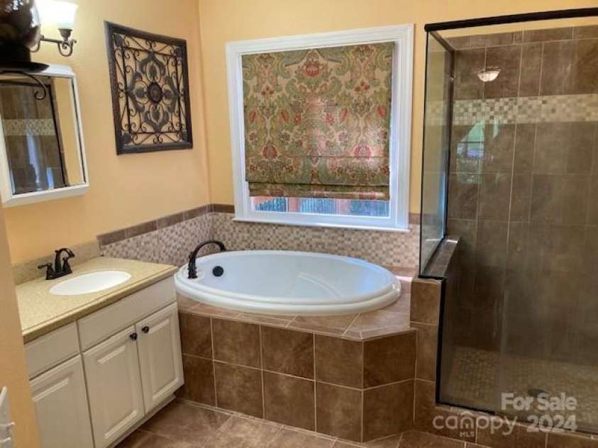 562 FOREST Drive, Wilkesboro, NC 28697.  MLS# CAR4181886, YatesRealty ID 602. 