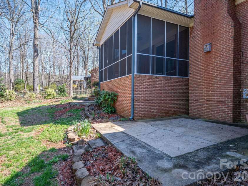 2160 Heavner Road, Lincolnton, NC 28092.  MLS# CAR4352304, YatesRealty ID 6020. 