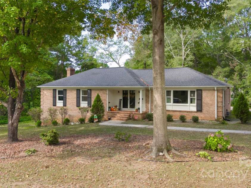 1935 Berkshire Drive, Gastonia, NC 28052.  MLS# CAR4217418, YatesRealty ID 6021. 