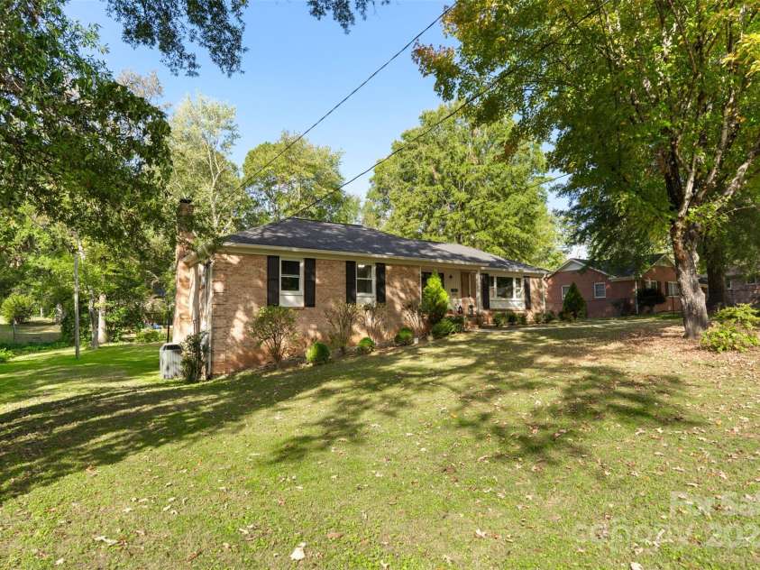 1935 Berkshire Drive, Gastonia, NC 28052.  MLS# CAR4217418, YatesRealty ID 6021. 
