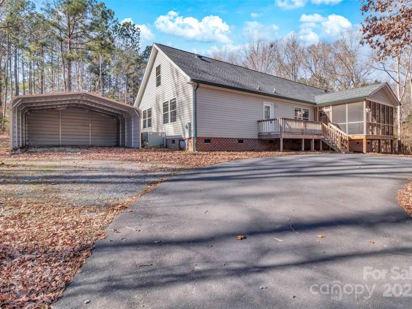 530 Ole Simpson Place, Catawba, SC 29704.  MLS# CAR4329063, YatesRealty ID 6021. Driveway Approach
