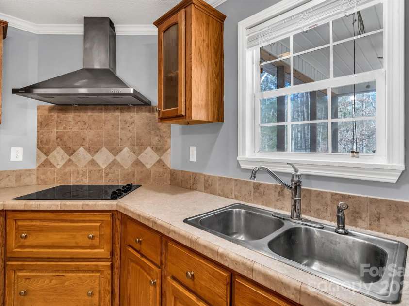 530 Ole Simpson Place, Catawba, SC 29704.  MLS# CAR4329063, YatesRealty ID 6021. Kitchen