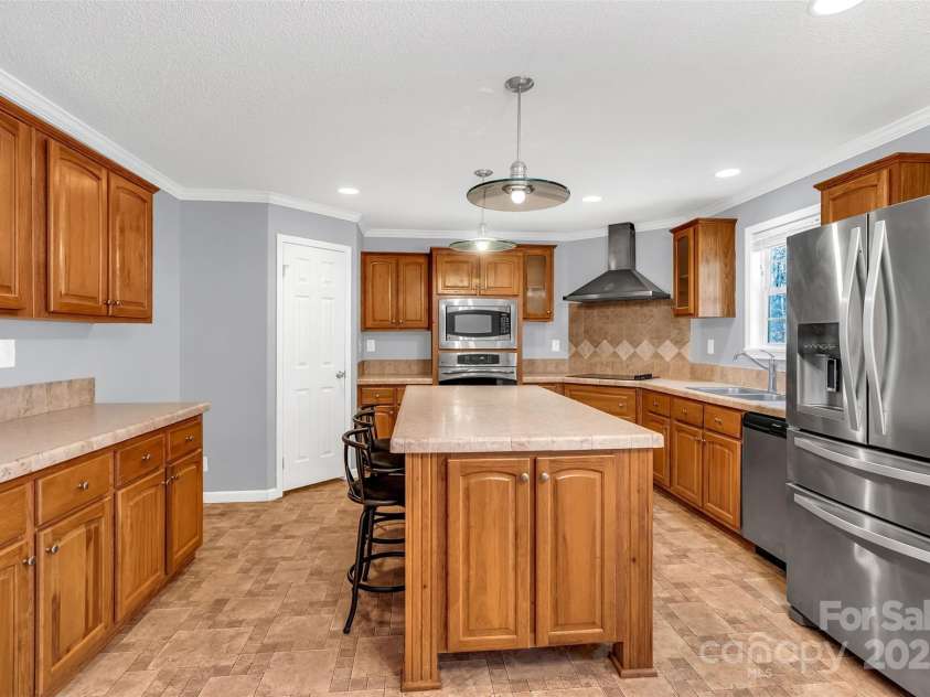 530 Ole Simpson Place, Catawba, SC 29704.  MLS# CAR4329063, YatesRealty ID 6021. Kitchen from Dining Area