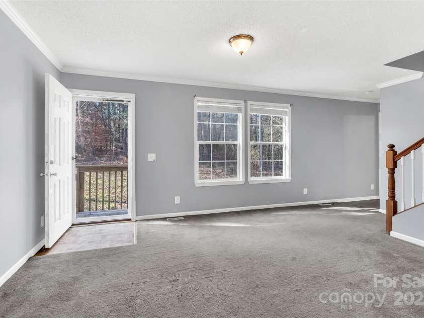 530 Ole Simpson Place, Catawba, SC 29704.  MLS# CAR4329063, YatesRealty ID 6021. Living Room 