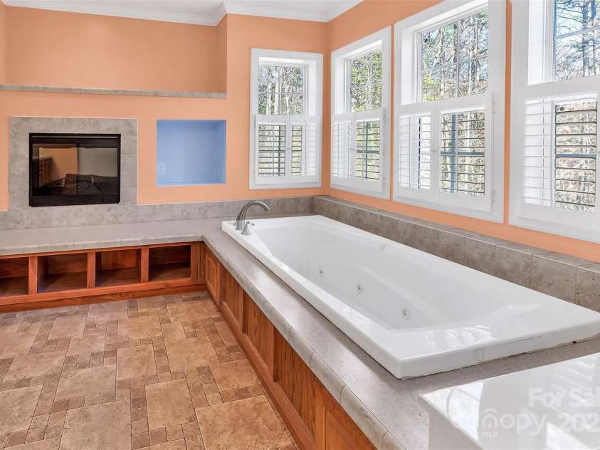 530 Ole Simpson Place, Catawba, SC 29704.  MLS# CAR4329063, YatesRealty ID 6021. Primary Bathroom