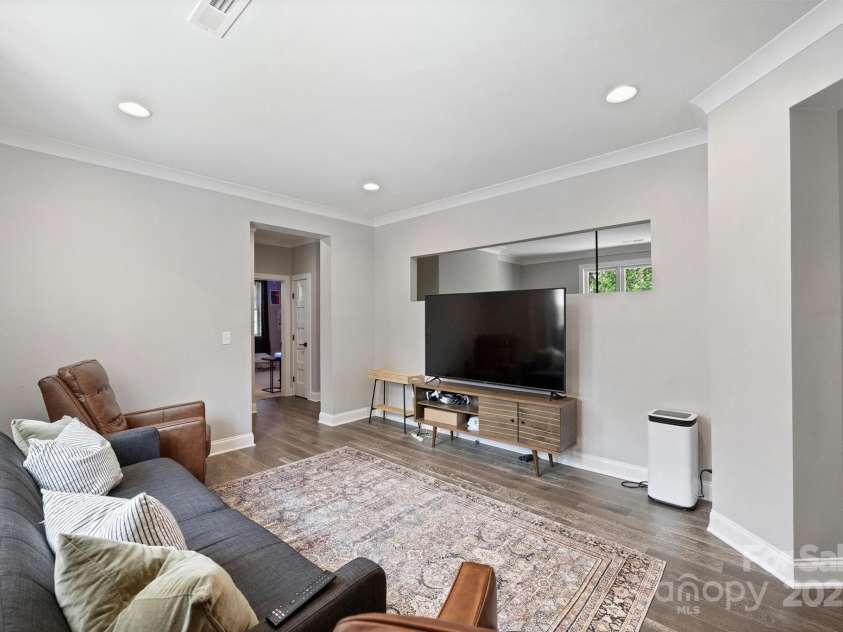 4311 Craig Avenue, Charlotte, NC 28211.  MLS# CAR4218128, YatesRealty ID 6022. 