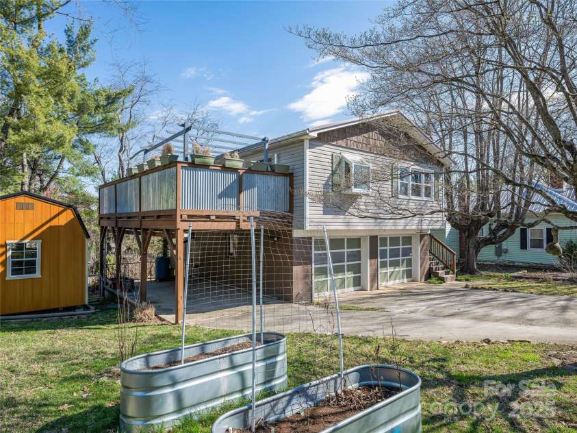 24 Stewart Street, Asheville, NC 28806.  MLS# CAR4232167, YatesRealty ID 6023. 