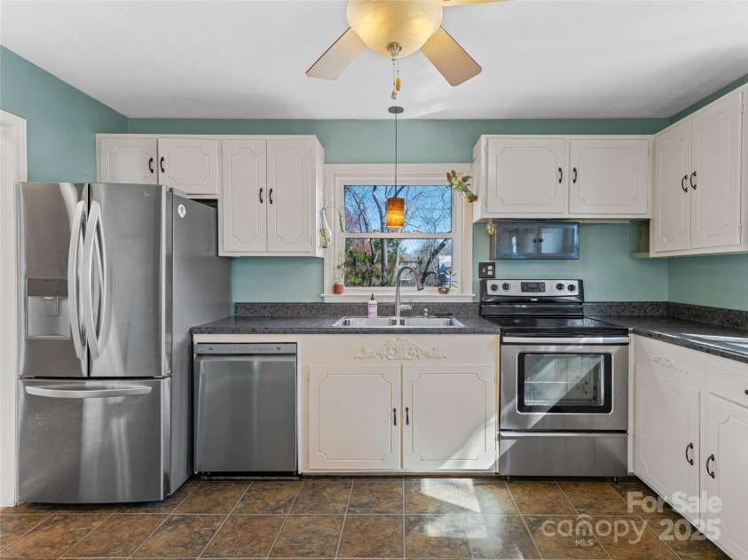 24 Stewart Street, Asheville, NC 28806.  MLS# CAR4232167, YatesRealty ID 6023. 