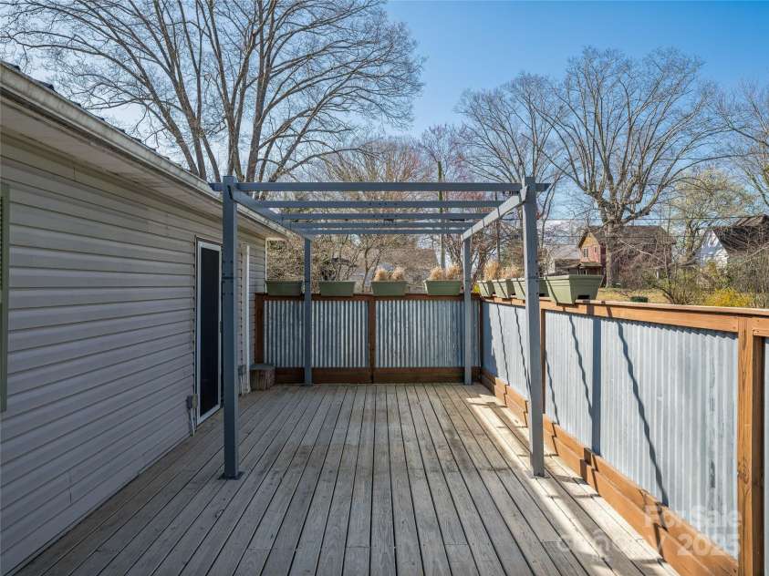 24 Stewart Street, Asheville, NC 28806.  MLS# CAR4232167, YatesRealty ID 6023. 