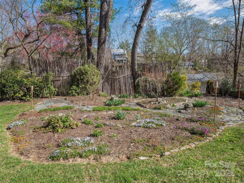 24 Stewart Street, Asheville, NC 28806.  MLS# CAR4232167, YatesRealty ID 6023. 